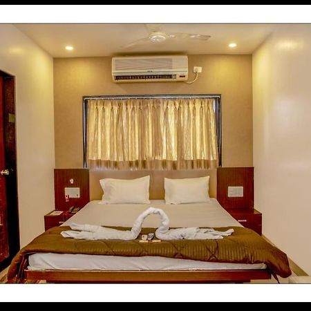 Hotel Sangram Palace Shirur Eksteriør billede