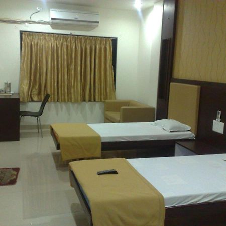 Hotel Sangram Palace Shirur Eksteriør billede