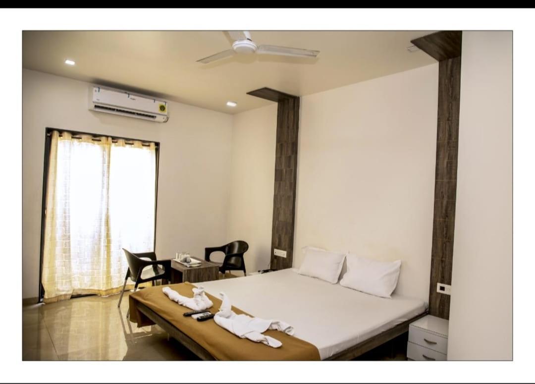 Hotel Sangram Palace Shirur Eksteriør billede