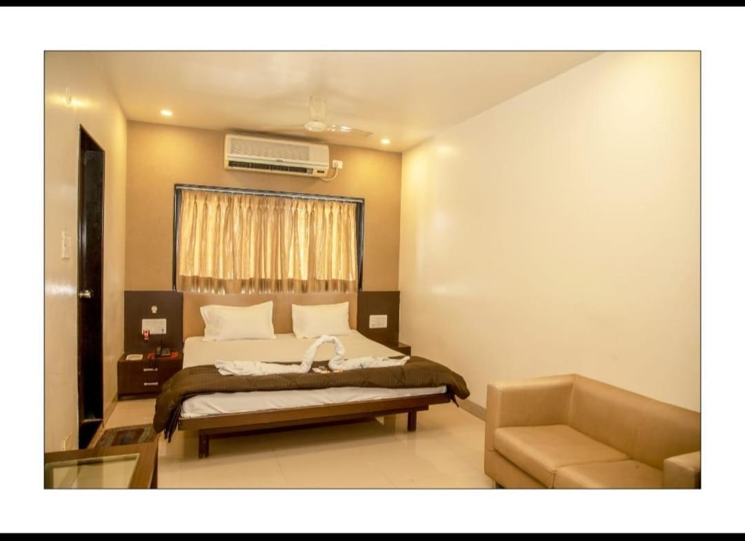 Hotel Sangram Palace Shirur Eksteriør billede