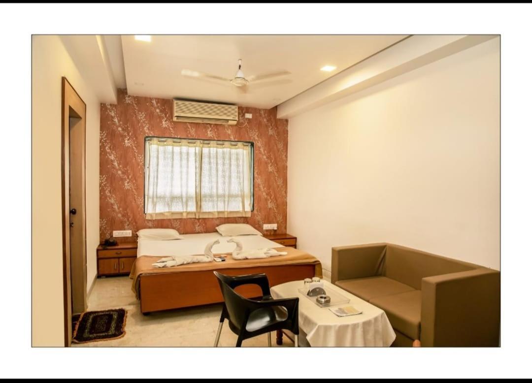 Hotel Sangram Palace Shirur Eksteriør billede