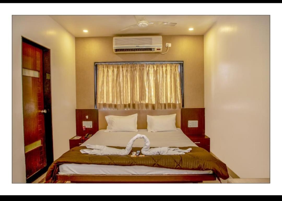 Hotel Sangram Palace Shirur Eksteriør billede