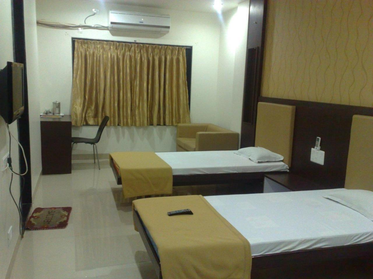 Hotel Sangram Palace Shirur Eksteriør billede